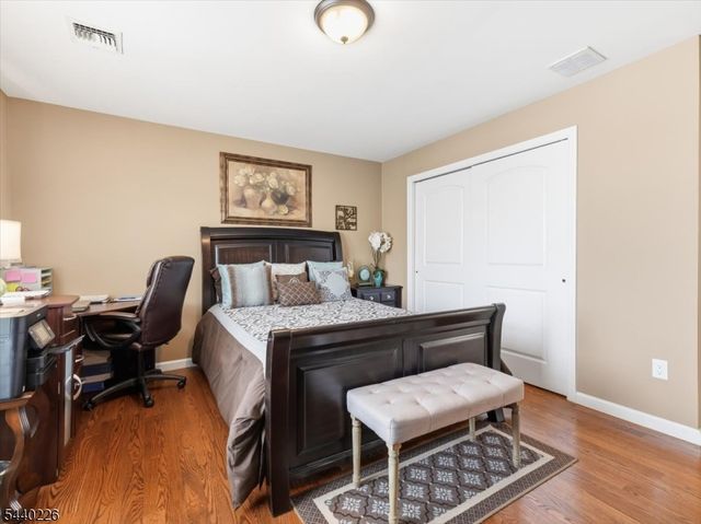 911 Worth Ave, Linden City, NJ 07036