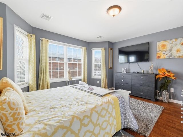911 Worth Ave, Linden City, NJ 07036
