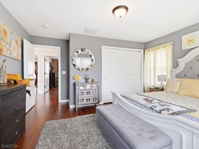 911 Worth Ave, Linden City, NJ 07036