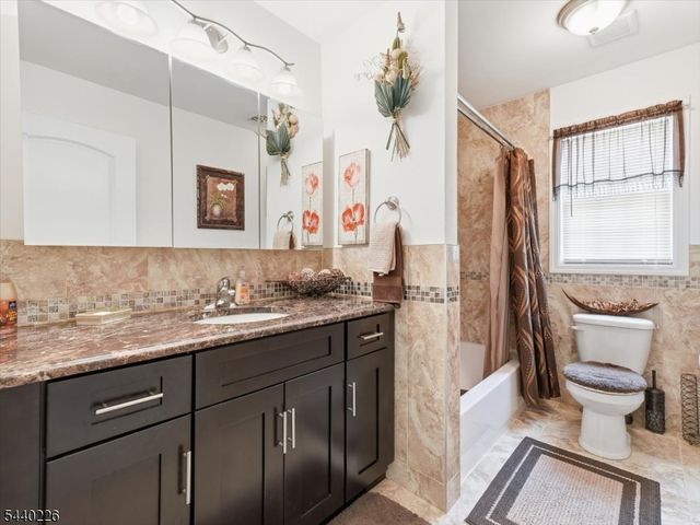 911 Worth Ave, Linden City, NJ 07036