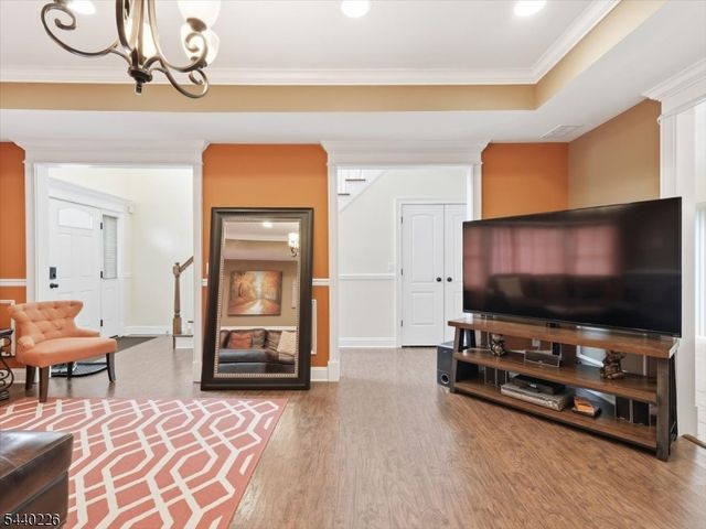 911 Worth Ave, Linden City, NJ 07036
