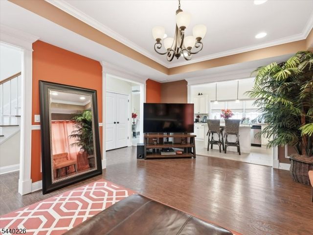 911 Worth Ave, Linden City, NJ 07036