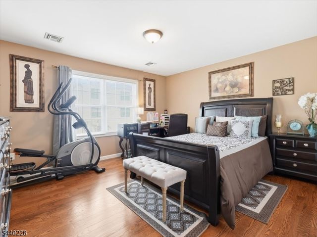911 Worth Ave, Linden City, NJ 07036