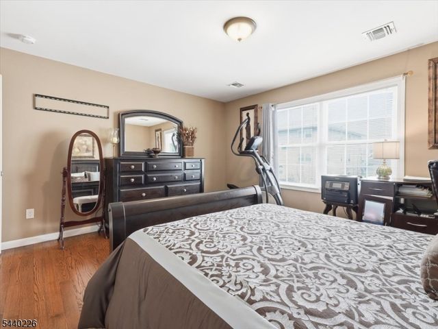 911 Worth Ave, Linden City, NJ 07036