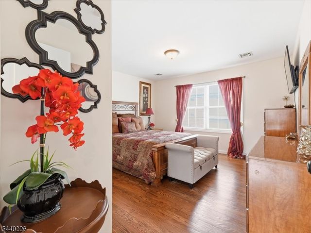 911 Worth Ave, Linden City, NJ 07036