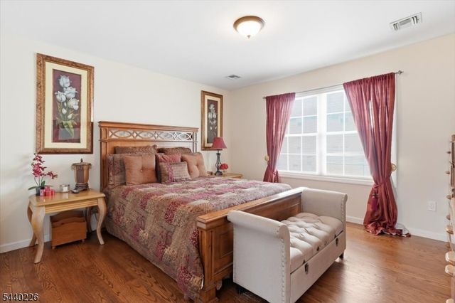 911 Worth Ave, Linden City, NJ 07036