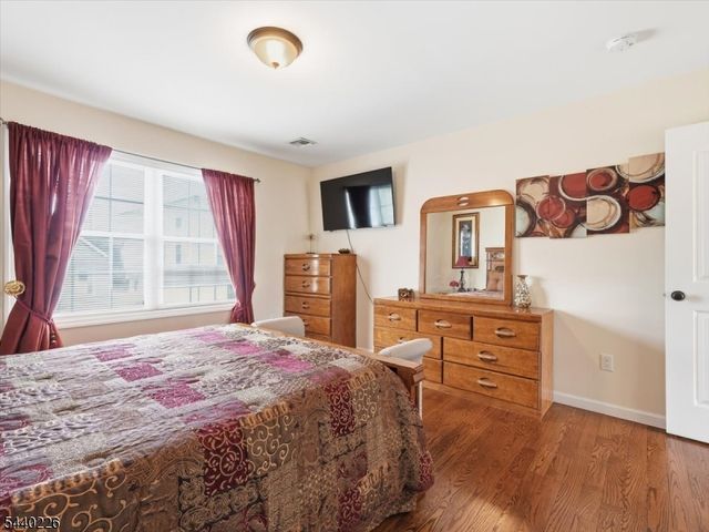911 Worth Ave, Linden City, NJ 07036