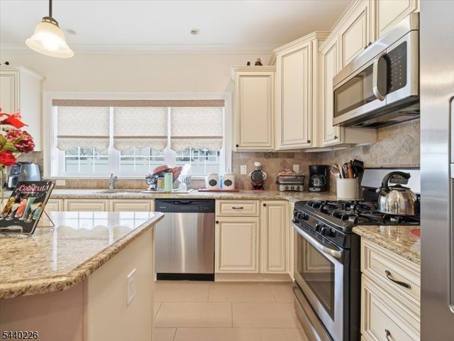 911 Worth Ave, Linden City, NJ 07036