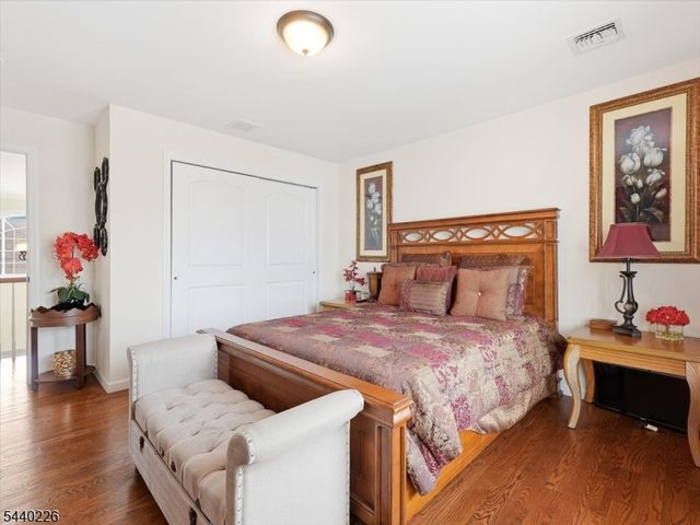 911 Worth Ave, Linden City, NJ 07036