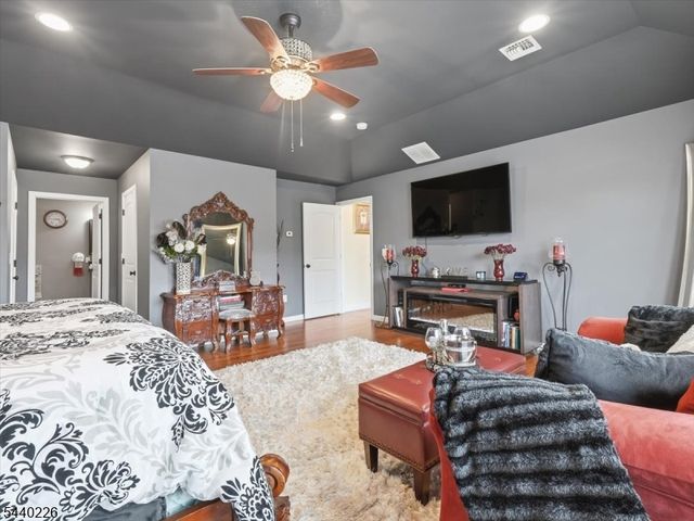 911 Worth Ave, Linden City, NJ 07036