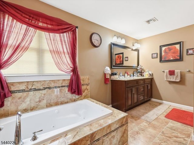 911 Worth Ave, Linden City, NJ 07036