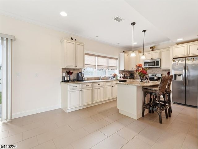 911 Worth Ave, Linden City, NJ 07036