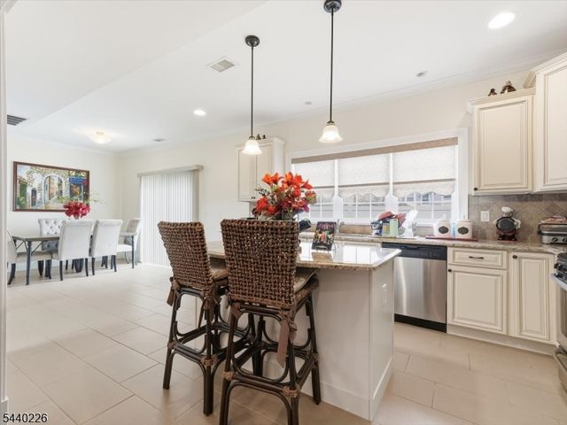 911 Worth Ave, Linden City, NJ 07036