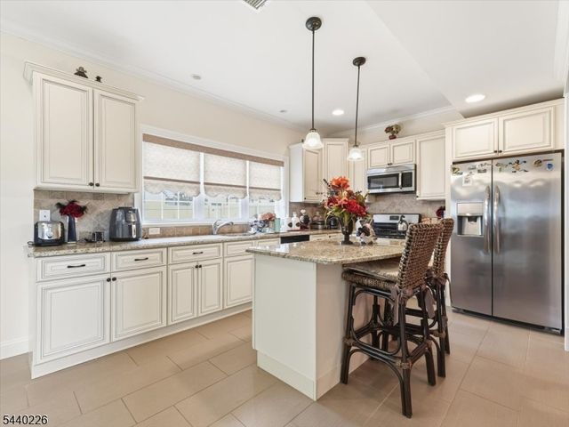 911 Worth Ave, Linden City, NJ 07036