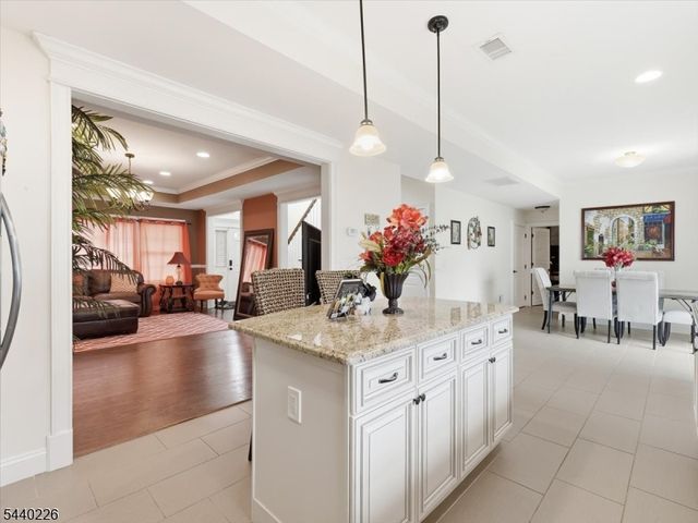 911 Worth Ave, Linden City, NJ 07036