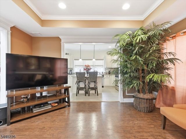 911 Worth Ave, Linden City, NJ 07036