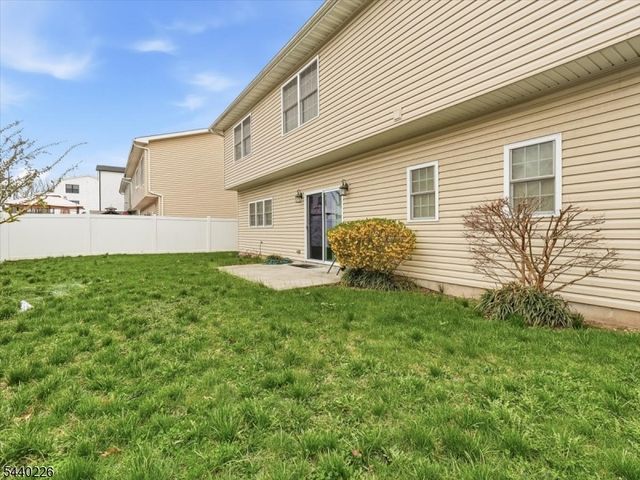 911 Worth Ave, Linden City, NJ 07036
