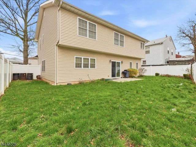 911 Worth Ave, Linden City, NJ 07036