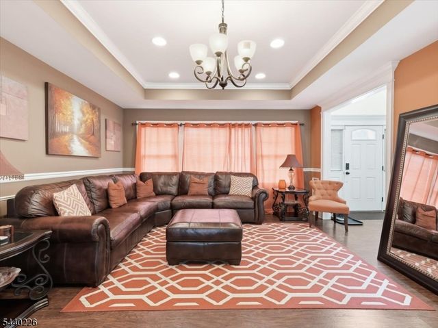 911 Worth Ave, Linden City, NJ 07036