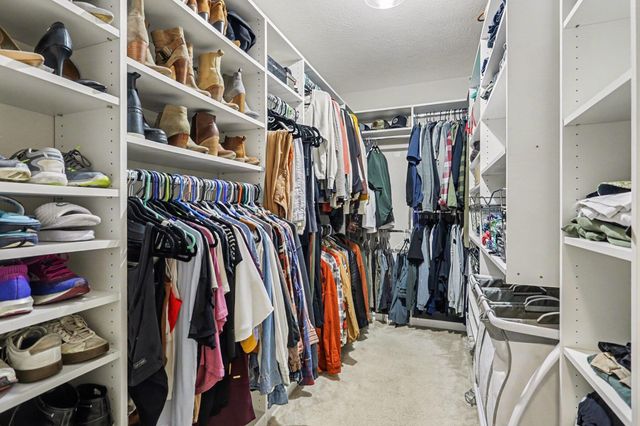 240 Glemsbury Drive, Delaware, OH 43015