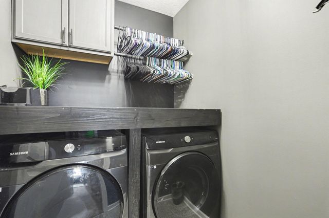 240 Glemsbury Drive, Delaware, OH 43015