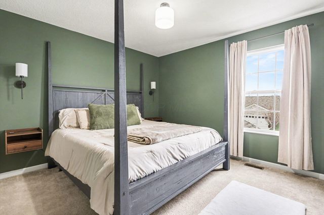 240 Glemsbury Drive, Delaware, OH 43015