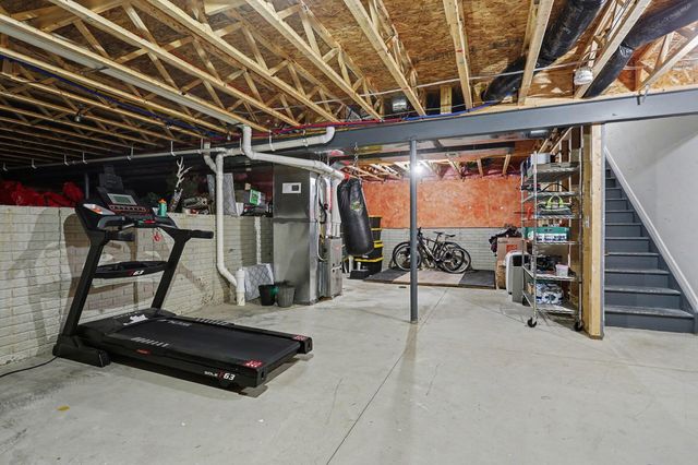 240 Glemsbury Drive, Delaware, OH 43015