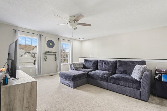 240 Glemsbury Drive, Delaware, OH 43015