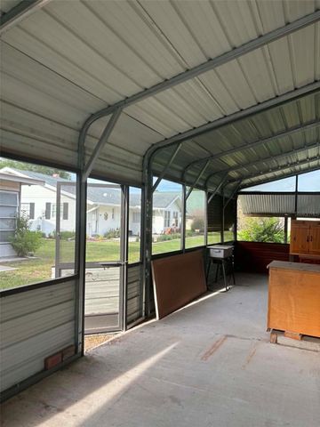 919 CR 482D, Lake Panasoffkee, FL 33538