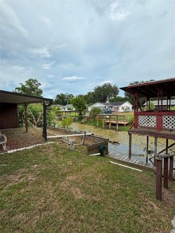 919 CR 482D, Lake Panasoffkee, FL 33538