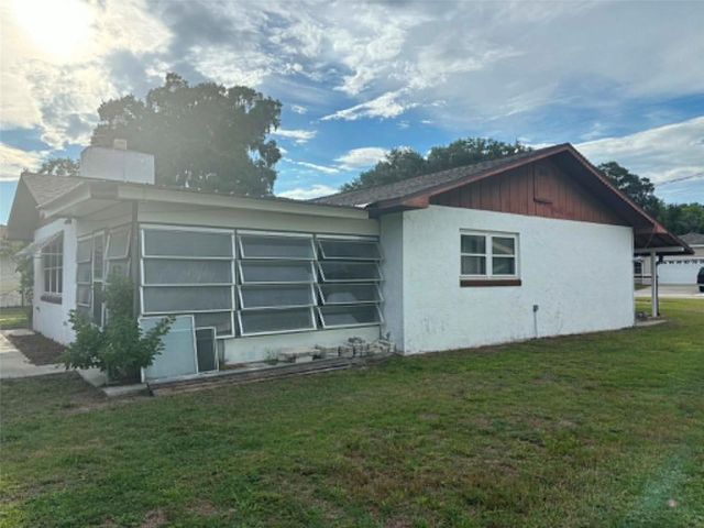 919 CR 482D, Lake Panasoffkee, FL 33538