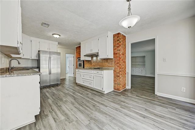 875 Hickory Oak Hollow, Roswell, GA 30075