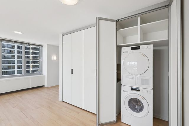 400 E Randolph Street 3719-20, Chicago, IL 60601