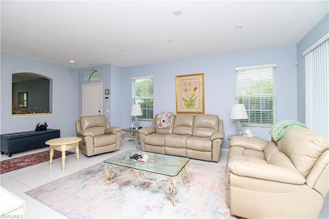 5964 Sand Wedge LN 301, Naples, FL 34110