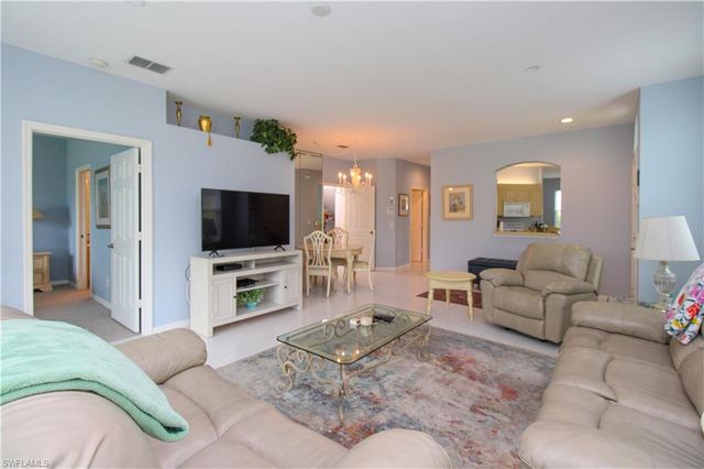 5964 Sand Wedge LN 301, Naples, FL 34110