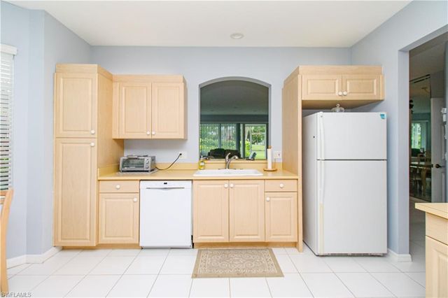 5964 Sand Wedge LN 301, Naples, FL 34110