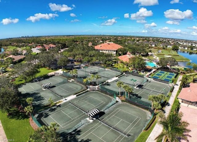 5964 Sand Wedge LN 301, Naples, FL 34110