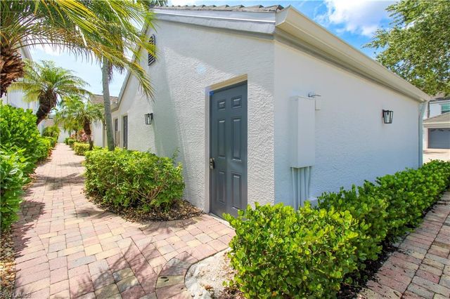 5964 Sand Wedge LN 301, Naples, FL 34110