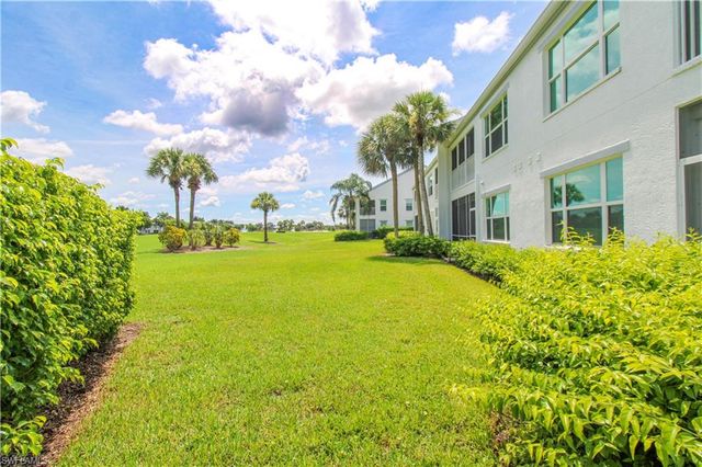 5964 Sand Wedge LN 301, Naples, FL 34110