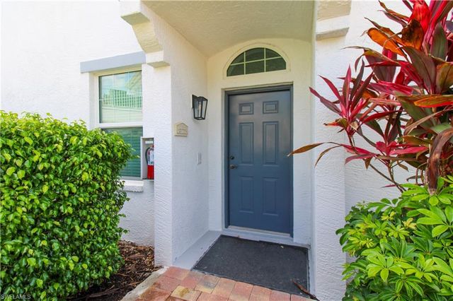 5964 Sand Wedge LN 301, Naples, FL 34110