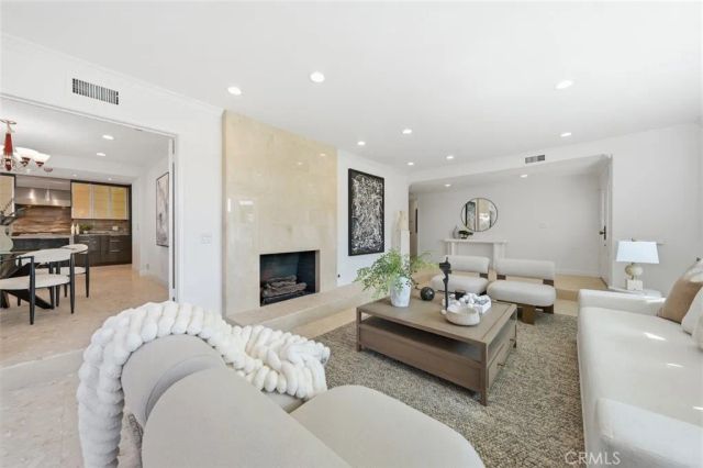 1839 Santiago, Newport Beach, CA 92660
