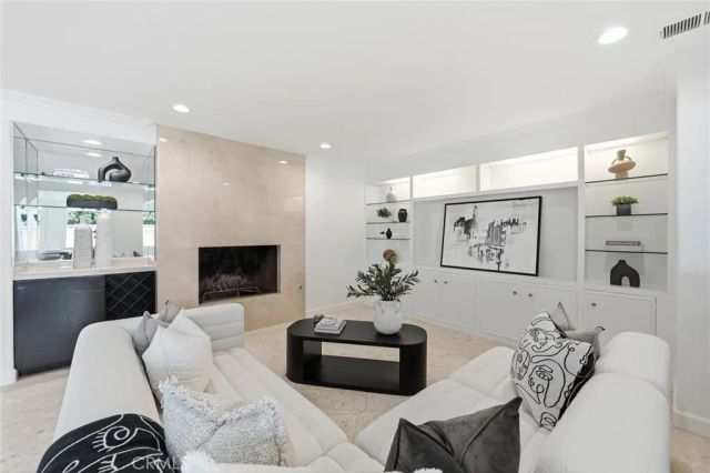 1839 Santiago, Newport Beach, CA 92660