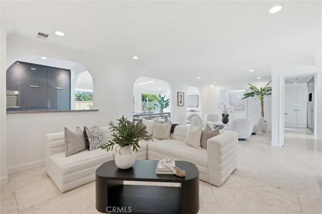 1839 Santiago, Newport Beach, CA 92660