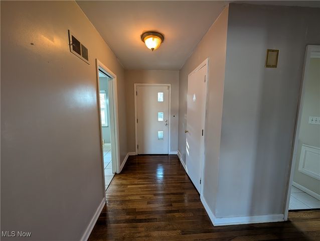 545 N Ray Drive, Zanesville, OH 43701