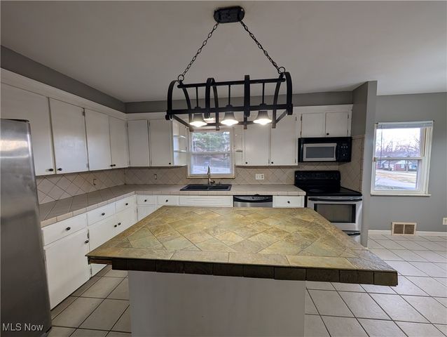 545 N Ray Drive, Zanesville, OH 43701