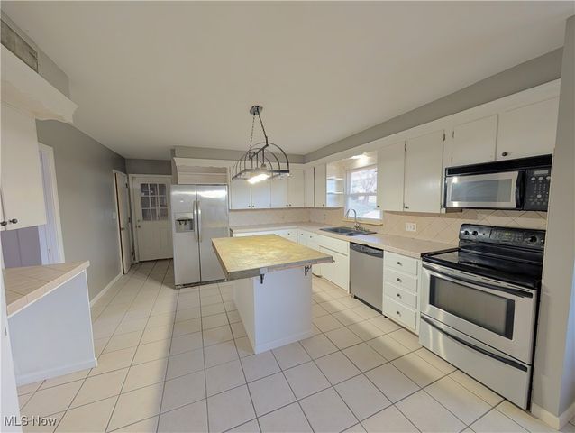 545 N Ray Drive, Zanesville, OH 43701