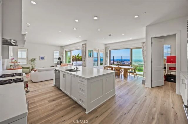 135 Oakstone, Irvine, CA 92618