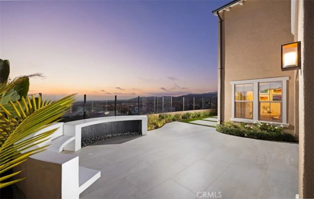 135 Oakstone, Irvine, CA 92618