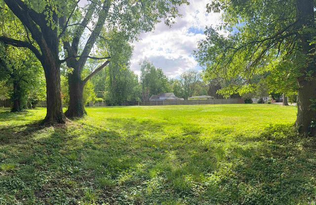 2621 Sweetser Avenue, Evansville, IN 47714