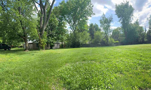 2621 Sweetser Avenue, Evansville, IN 47714